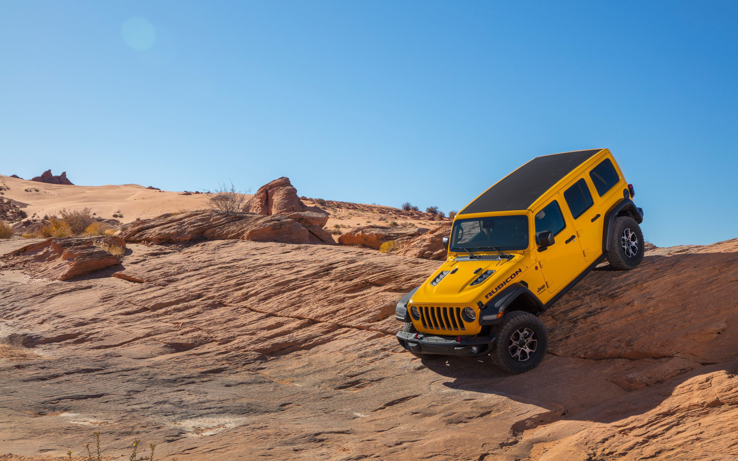 jeep-wrangler-rubicon-2020-suv-drive